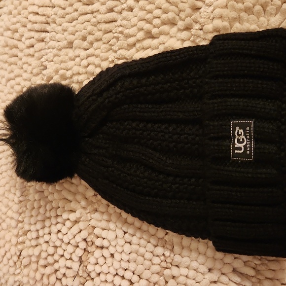 NEW UGG INFINITY SCARF AND HAT SET - Picture 3 of 4